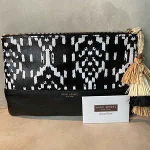 NWOT Henri Bendel Summer clutch